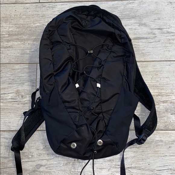 lululemon travel commuter bag